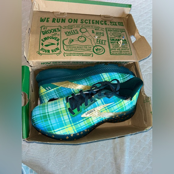 Women’s Brooks Run Lucky Running Shoes Green And Gold 11 close to new no insoles - Picture 1 of 10